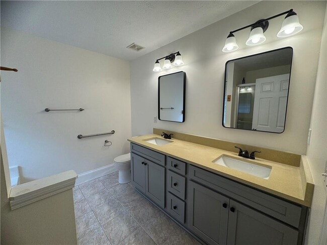 Building Photo - 2243 Bedstone Dr