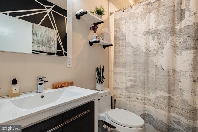 Building Photo - 1121 Earl St