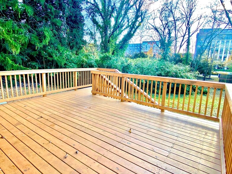 Building Photo - 225 Panorama Dr