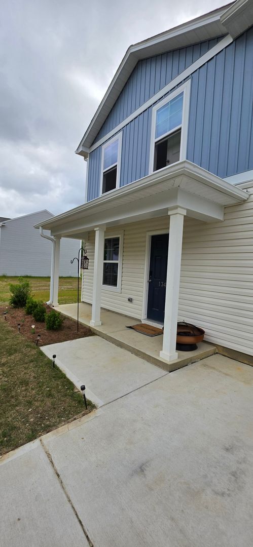 Building Photo - 134 Lang Farm Rd