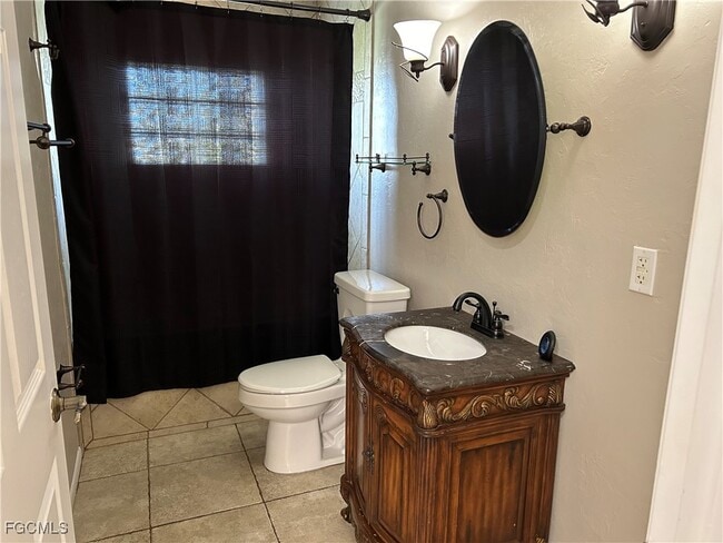 Building Photo - 717 SE 10th Ave