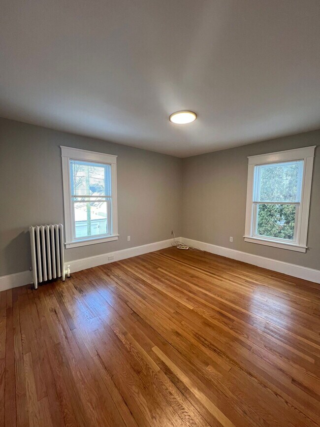 Building Photo - 56 Brook St