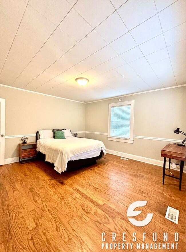 Building Photo - Charming 3 Bedroom 2 Bath Cottage style