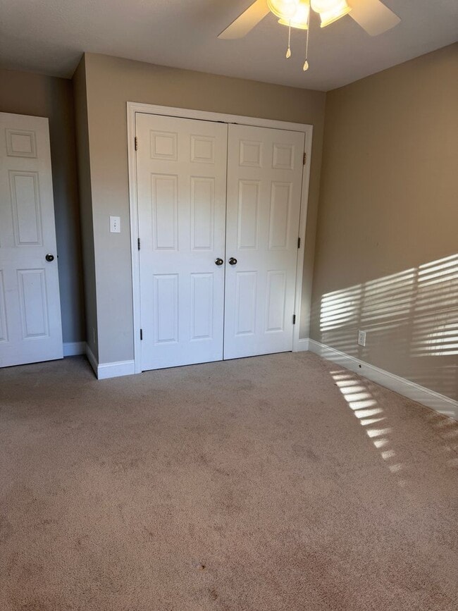 Building Photo - 3 Bedroom || 2 Bathroom Main Level Apartme...