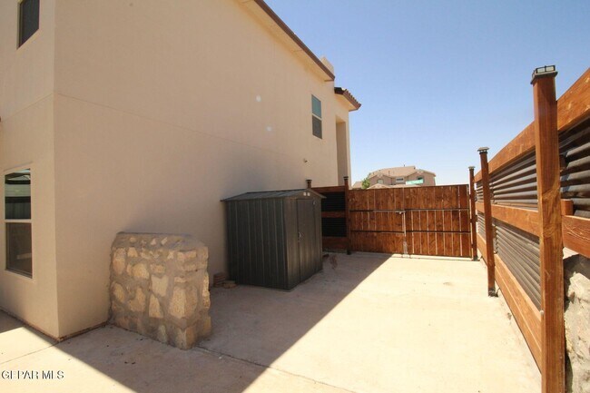 Building Photo - 3900 Loma Cortez Dr