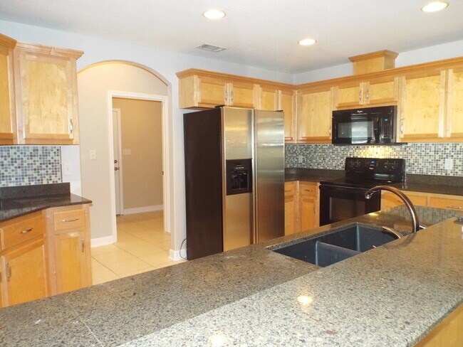 Building Photo - Spacious Pace Home with Office, Fireplace ...