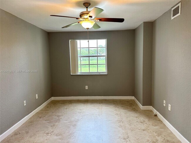 Building Photo - 2841 N Oakland Forest Dr