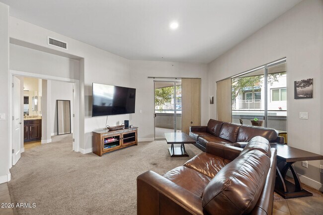 Building Photo - 945 E Playa Del Norte Dr
