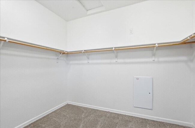 Building Photo - 2803 Crested St