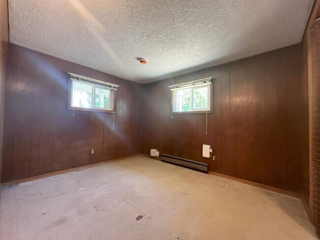 Building Photo - Charming 2-Bedroom Home with Open Living Space and Tile Flooring