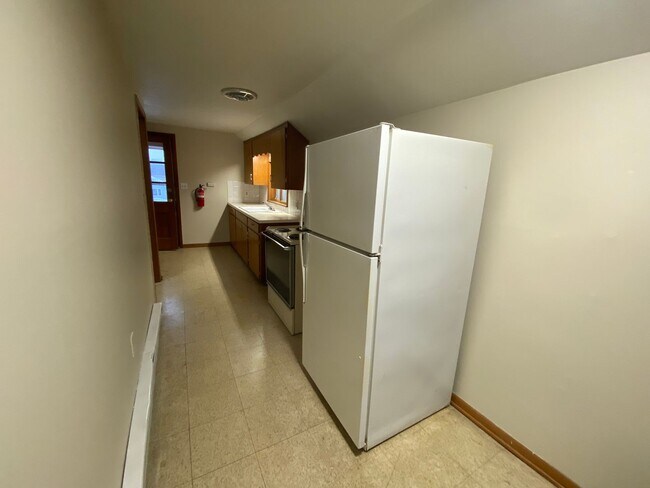 Building Photo - 826 W Highland Ave