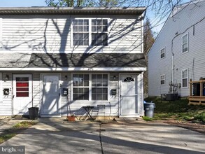 Building Photo - 426 Harmon Rd