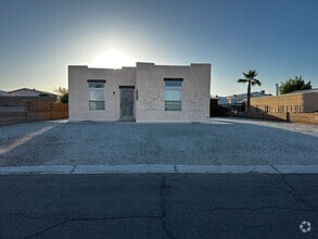 Building Photo - Fully furnished Rental Available Now