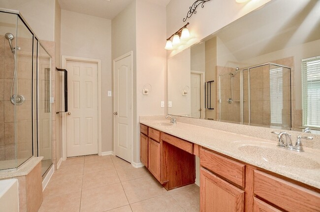 Building Photo - 5205 Kendall Glen Ct