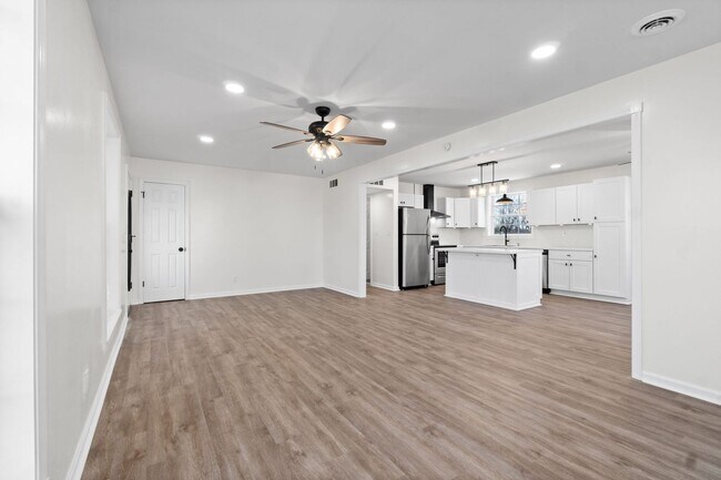 Building Photo - Pet Friendly Renovated Three Bedroom with Basement!