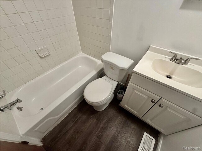 Building Photo - 219 N Prospect Rd