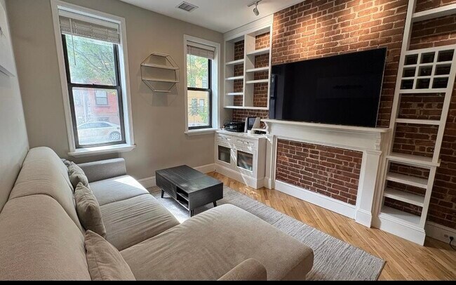 Building Photo - 123 Willow Ave