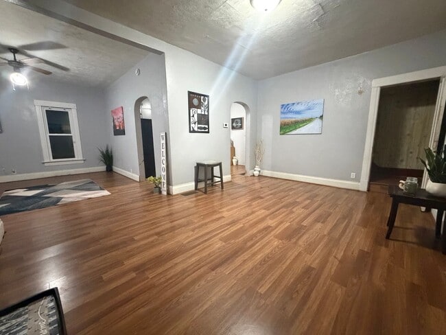 Building Photo - 2 bed, 1 bath home for rent in West Waterloo