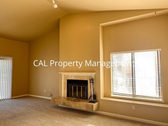 Building Photo - Spacious 1 Bedroom Condo in North Salinas!