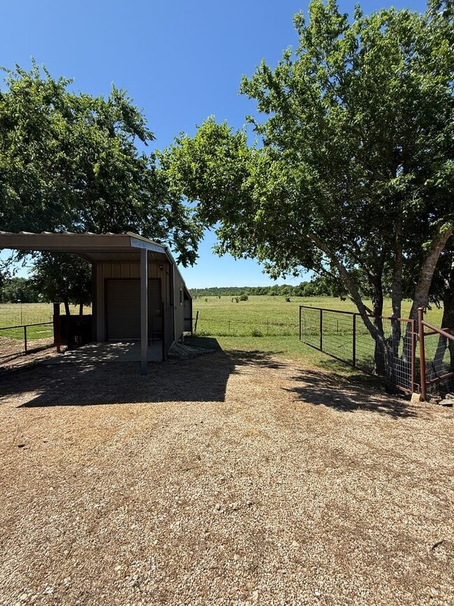 Building Photo - 2 bedroom home fully fenced on nearly an a...