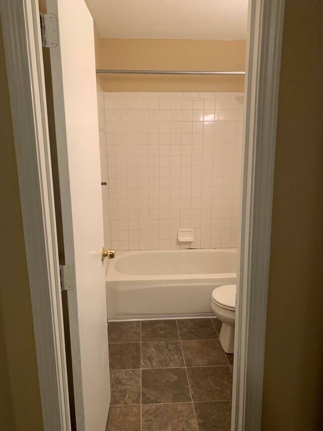 Building Photo - 3 bed/1 bath Old Louisville