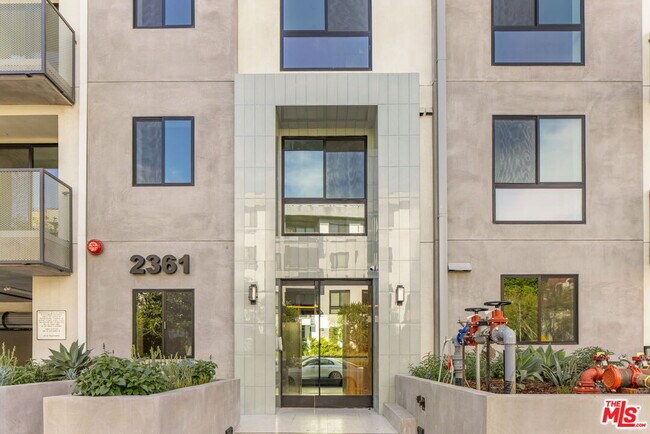 Building Photo - 2361 Fox Hills Dr