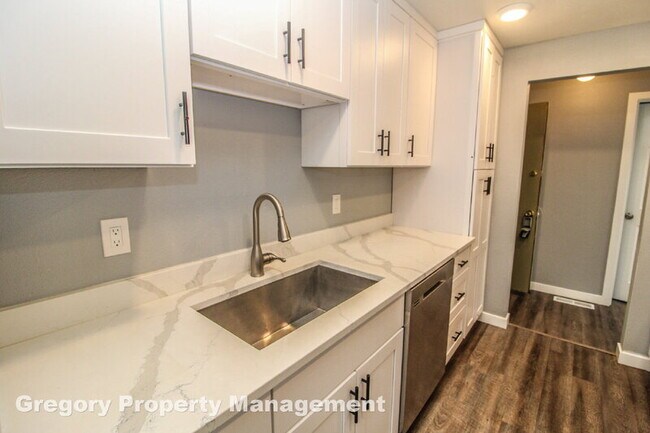 Building Photo - 9907 NE 124th St