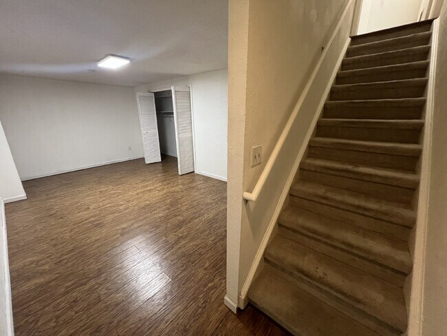 Building Photo - 7052 E Briarwood Dr
