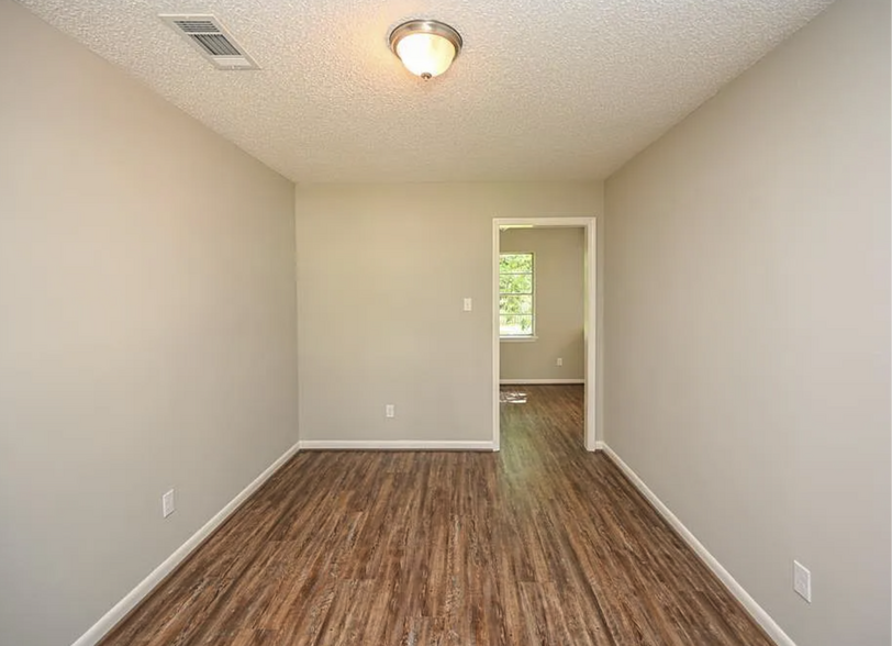 Building Photo - 1507 Bayou Dr