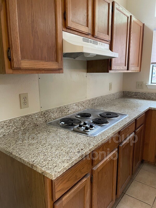 Building Photo - 6220 Les Harrison Dr