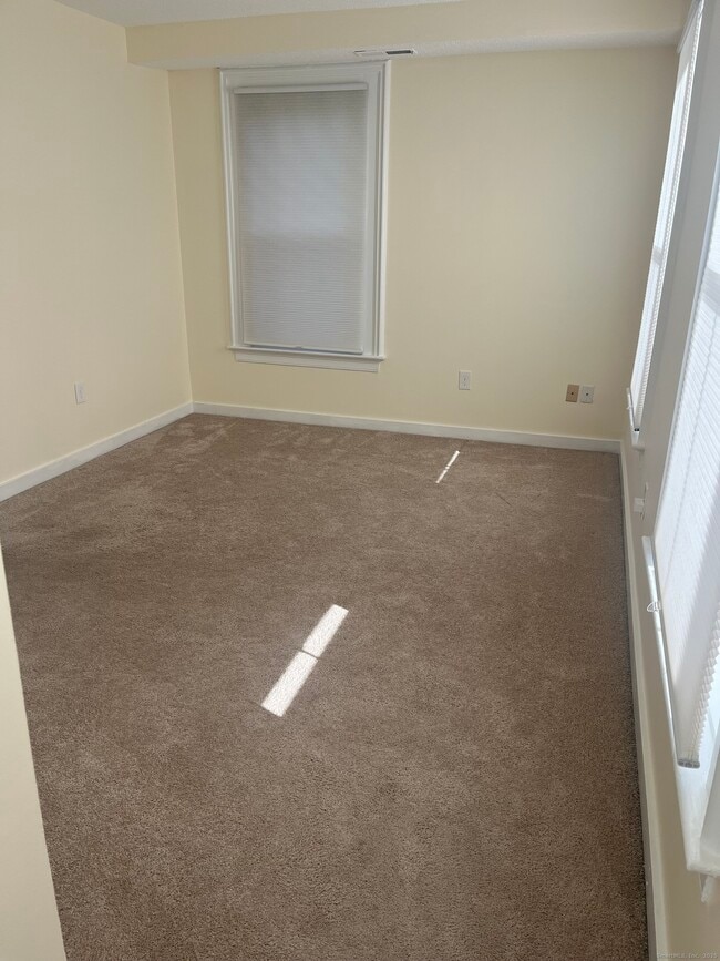 Building Photo - 896 Quinnipiac Ave