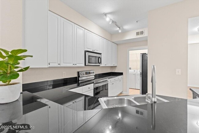 Building Photo - 8539 Gate Pkwy W
