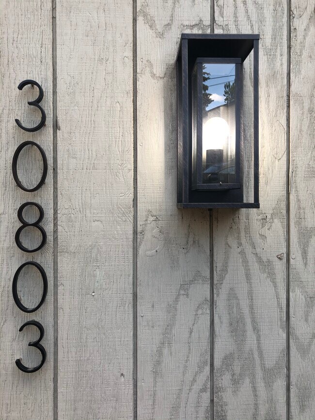 Building Photo - 30803 Hilltop Dr