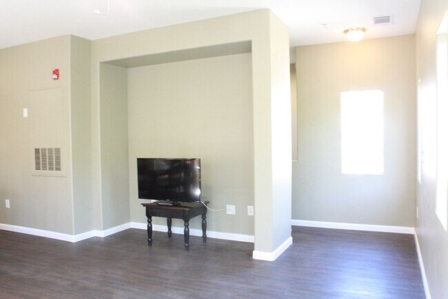 Building Photo - 7660 W Eldorado Ln