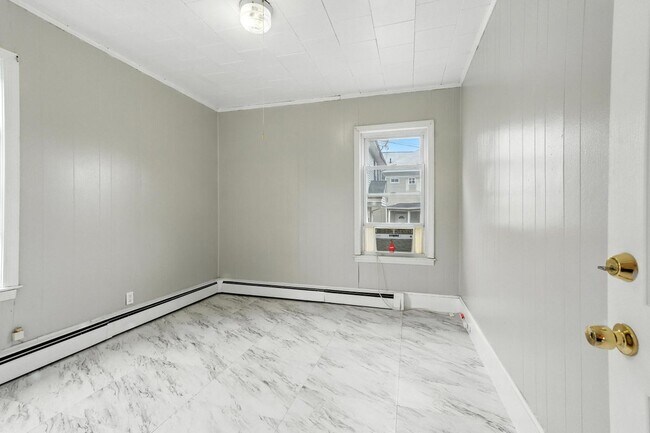 Building Photo - 439 Lowell St