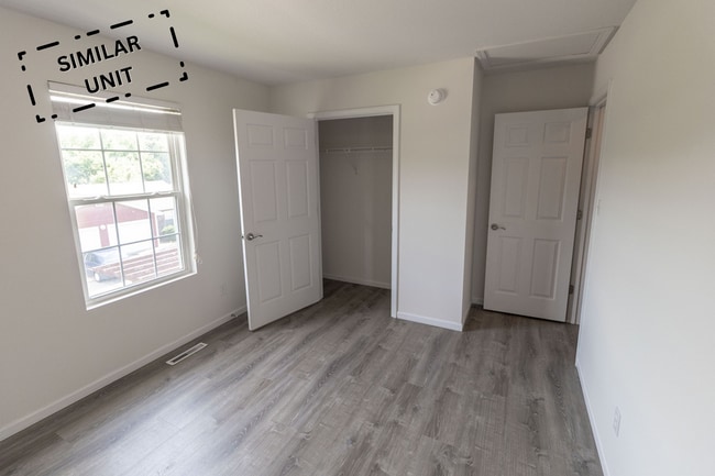 Building Photo - 3322 E St Charles Rd