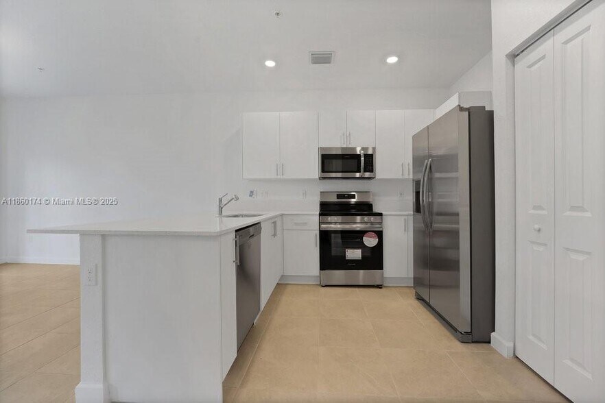 Building Photo - 250 SW 159th Ln