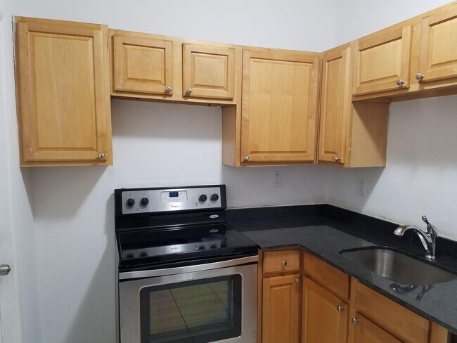 Building Photo - 2009 Division Ave