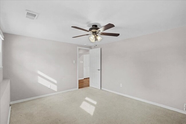 Building Photo - 5 Knollwood Dr