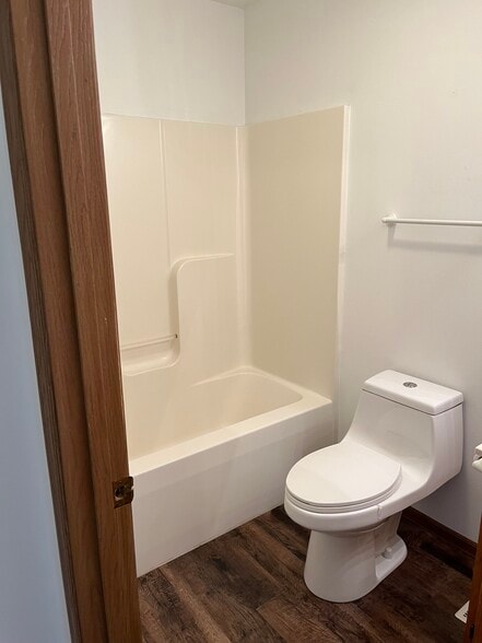 Building Photo - 400 S Clover Ln