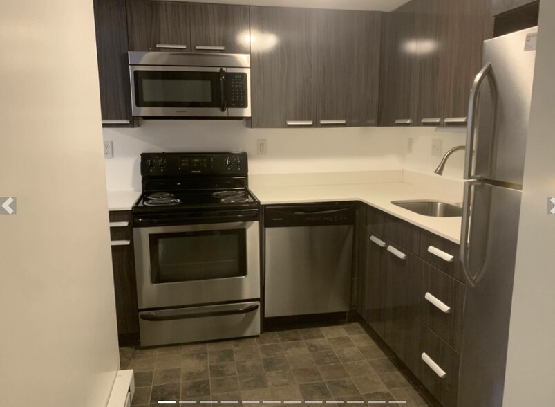 Primary Photo - 447 Centre St