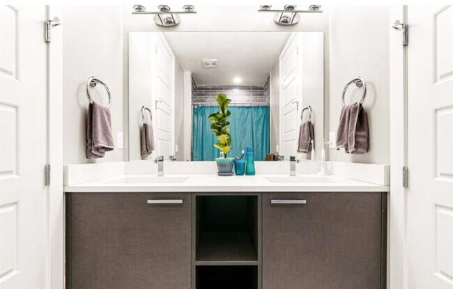 Building Photo - Beautiful 4 bedroom 3 bathroom property in Jefferson Park Denver