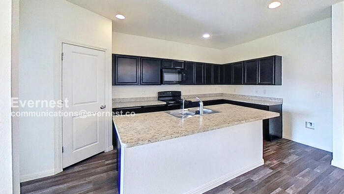 Building Photo - 400 Seneca Loop