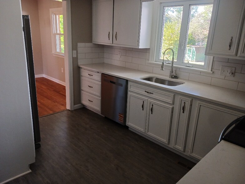Building Photo - 1722 Billview Dr