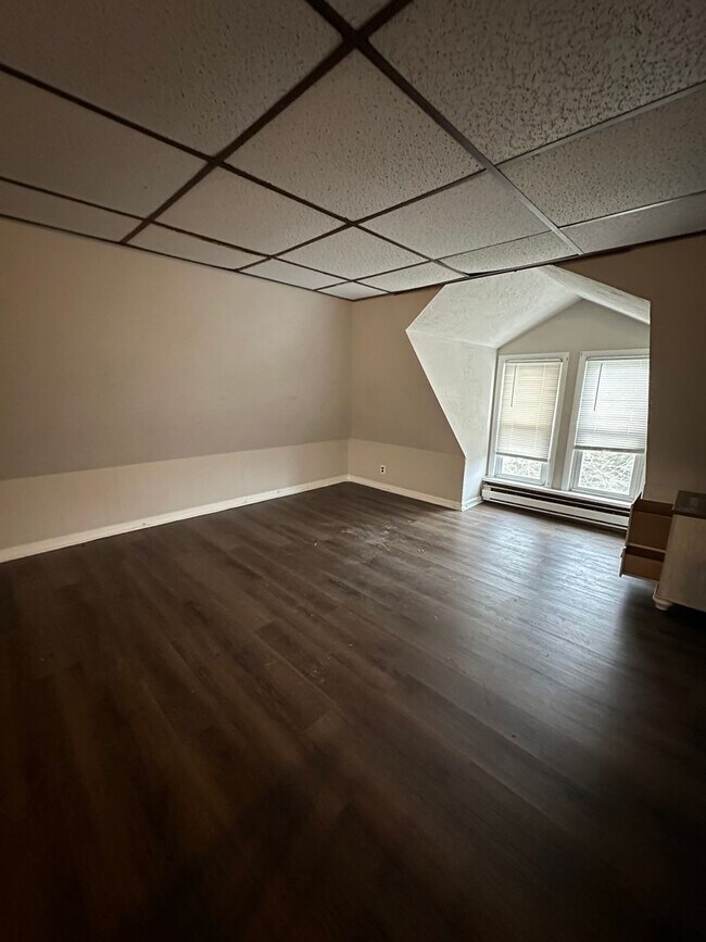 Building Photo - 121 Chestnut St