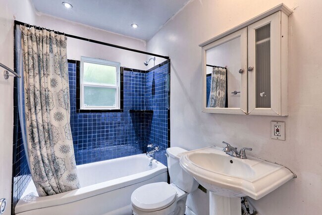 Building Photo - Students Welcome! 3 Bed / 1.5 Bath Ranch Near CSU – Large Fenced Yard | Pets Welcome | Short-Term...