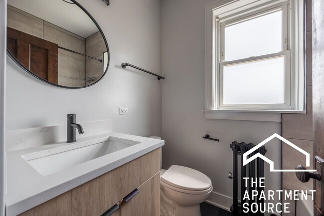 Building Photo - 4011-A North Lowell Ave. Unit 3W