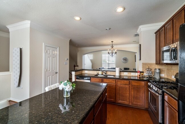 Building Photo - 3210 Clearview Cir