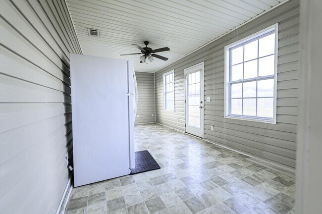 Building Photo - 307 Nile Ln