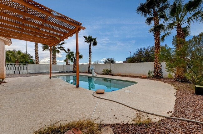 Building Photo - 6586 W Diablo Dr